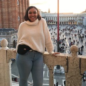 Meet your Posher, Jasmine